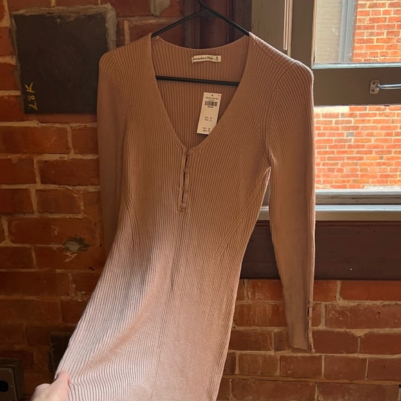Abercrombie and Fitch knit dress - Picture 2 of 5